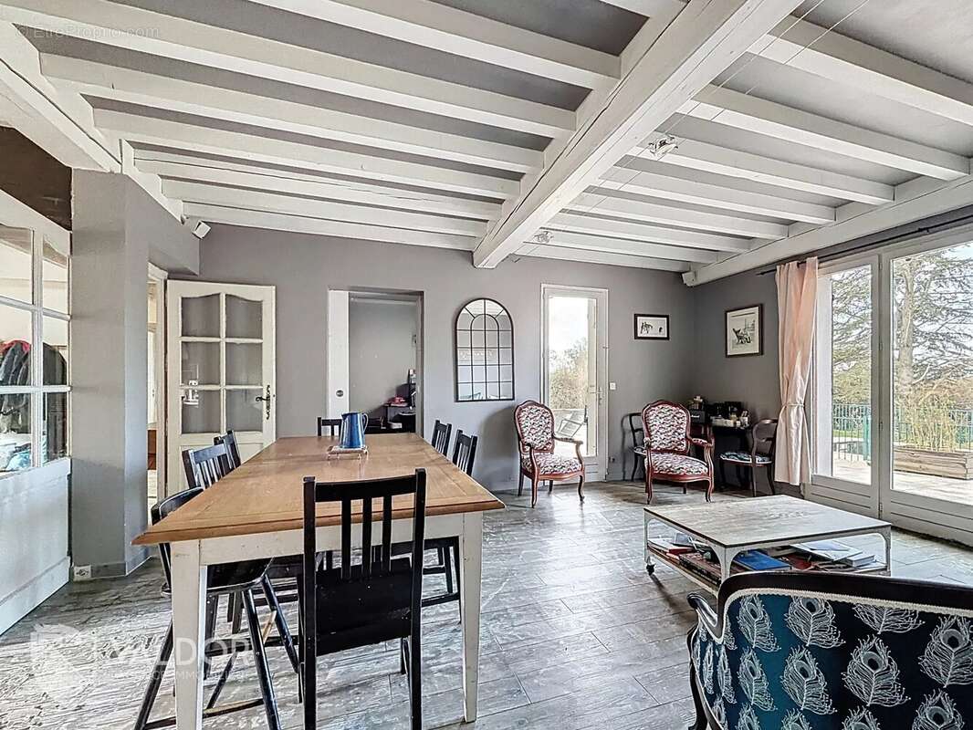 Maison à MOGNENEINS