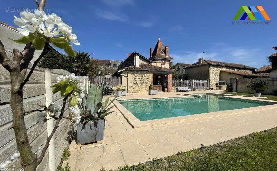 400 m² à Aire-Sur-L'adour  - photo 4