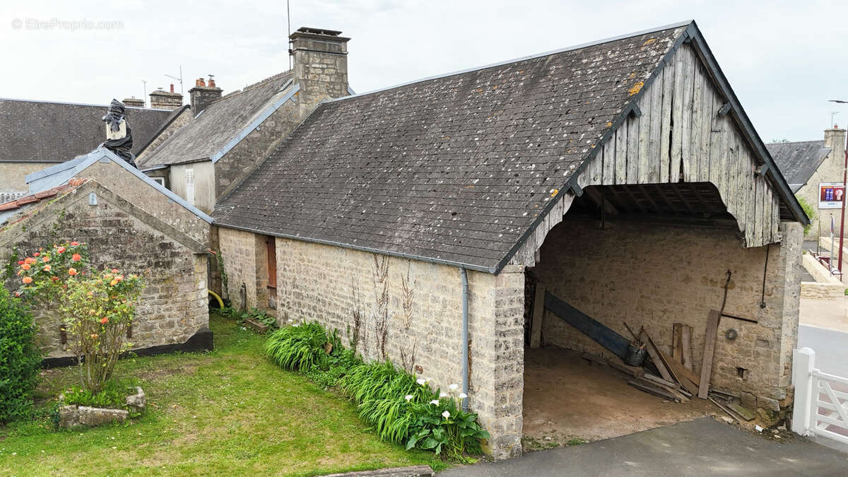Belle propriété en pierre - Dépendances et garages - photo 4