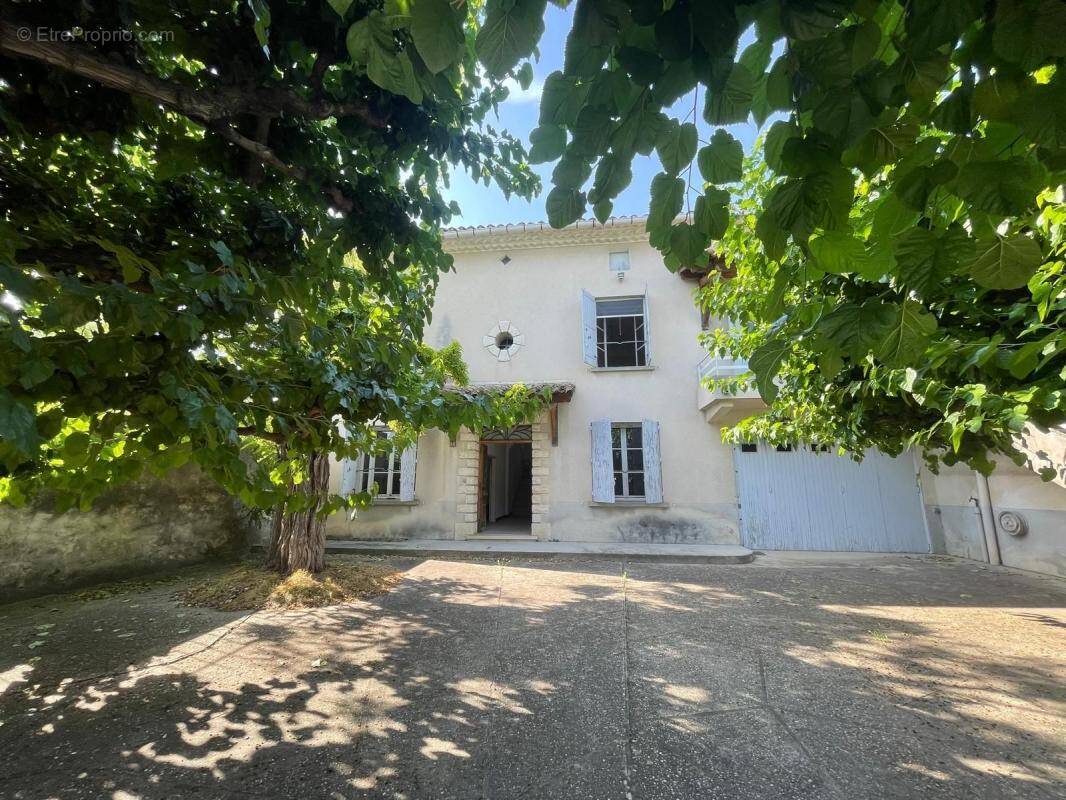 Maison à LAUDUN-L'ARDOISE