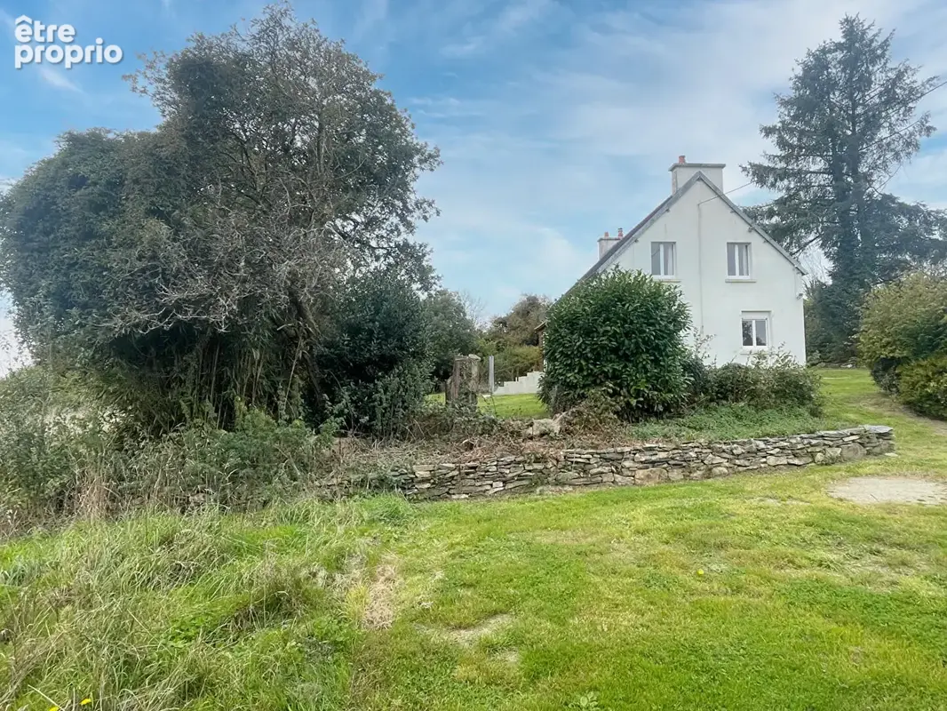 FINISTÈRE: Proche Huelgoat. Spacieuse maison de 3 chambres exposée sud avec terrain et dépendance en pierre. - photo 2