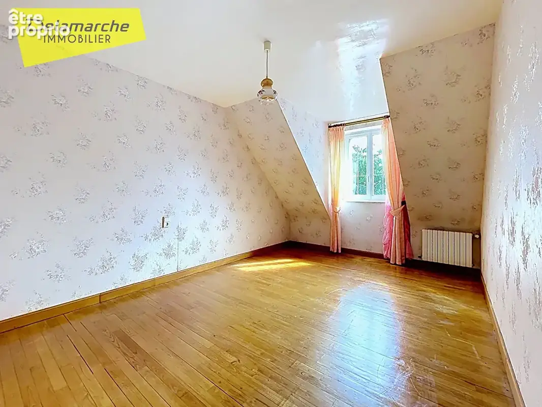 À vendre : maison à Grandparigny, 5 chambres, vie de plain-pied, sous-sol complet, dépendances et terrain constructible - photo 9