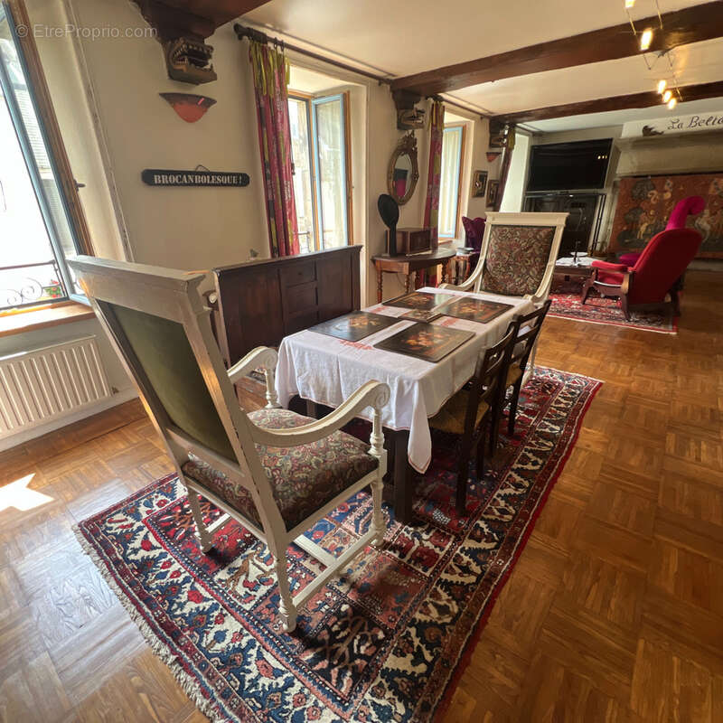 Appartement à CHATEAUNEUF-DU-FAOU