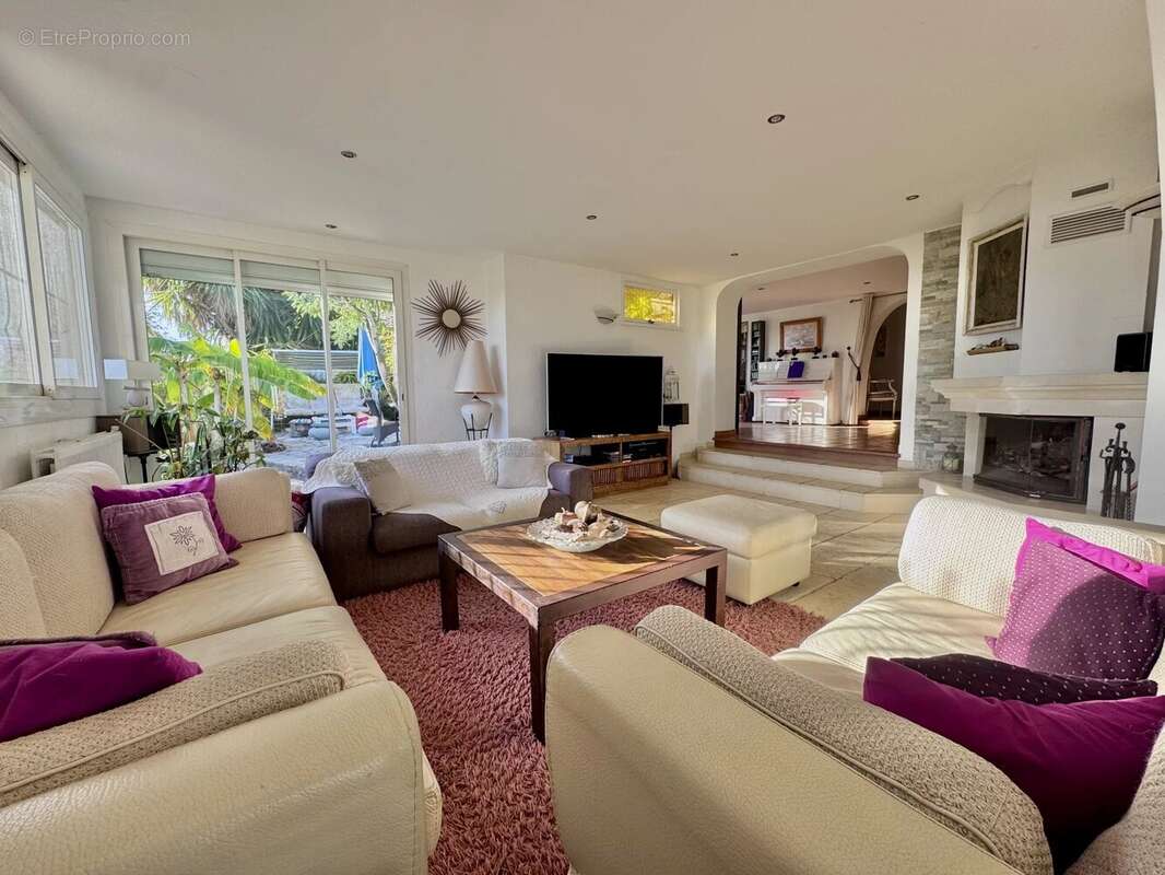 Maison à TOURRETTES-SUR-LOUP