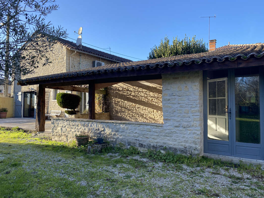 Maison à SAINT-AMANT-DE-BOIXE