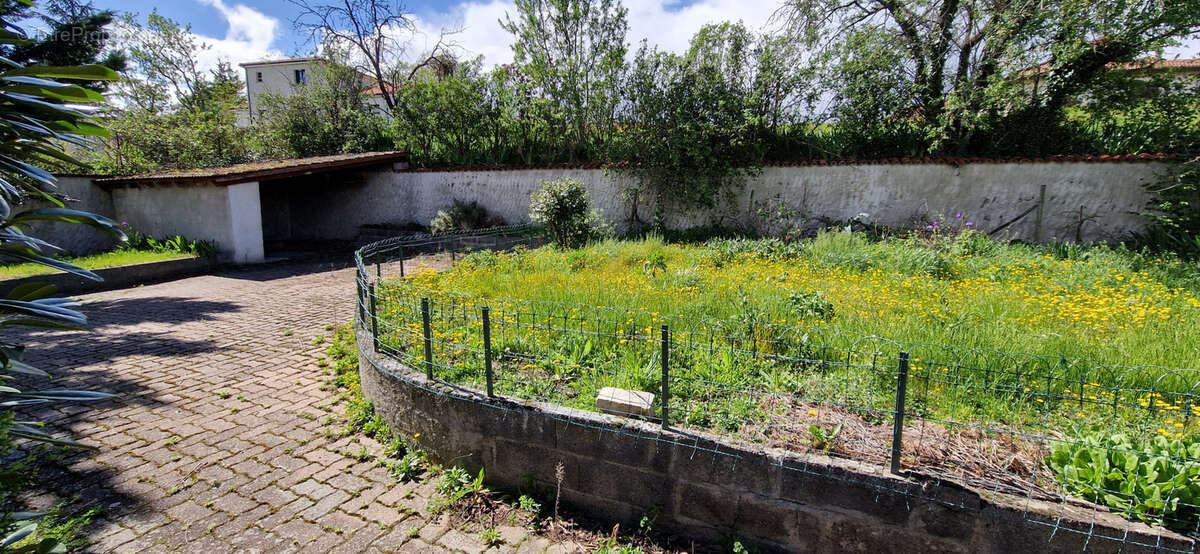 Maison à PERIGNAT-LES-SARLIEVE