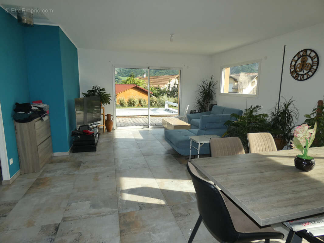 Maison à ESPINASSES