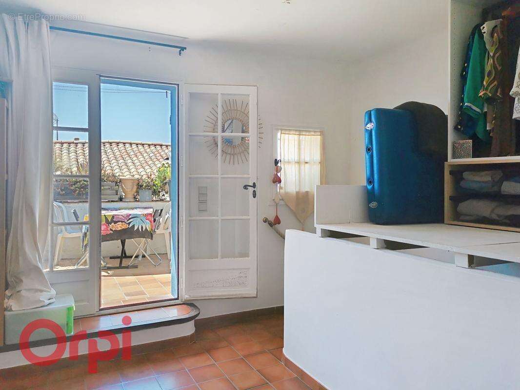 Maison de village au coeur du Castellet - studio - terrasse avec superbe vue dégagée grande cave - photo 16