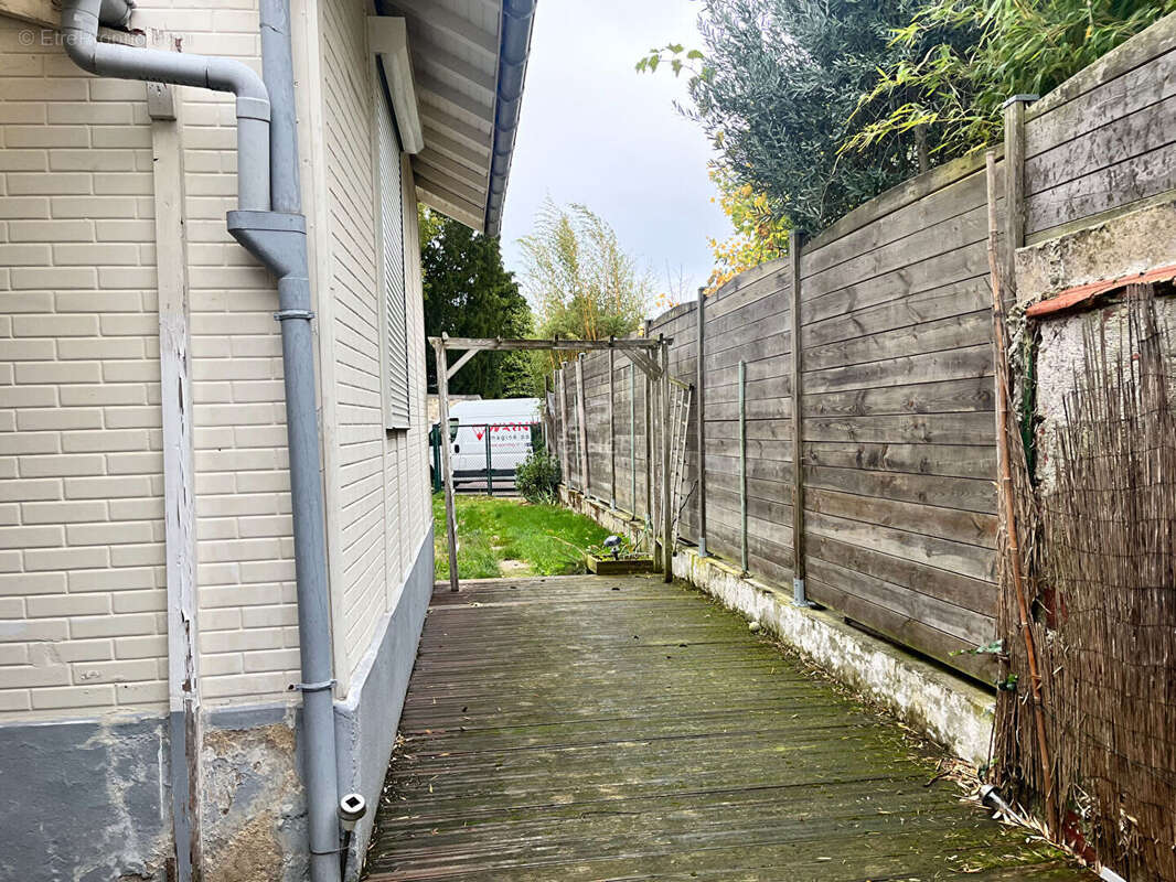 Maison à LE MESNIL-LE-ROI