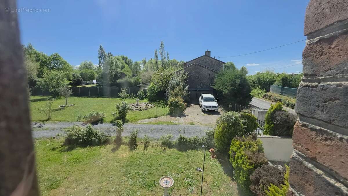 Maison à MAGNAC-LAVAL
