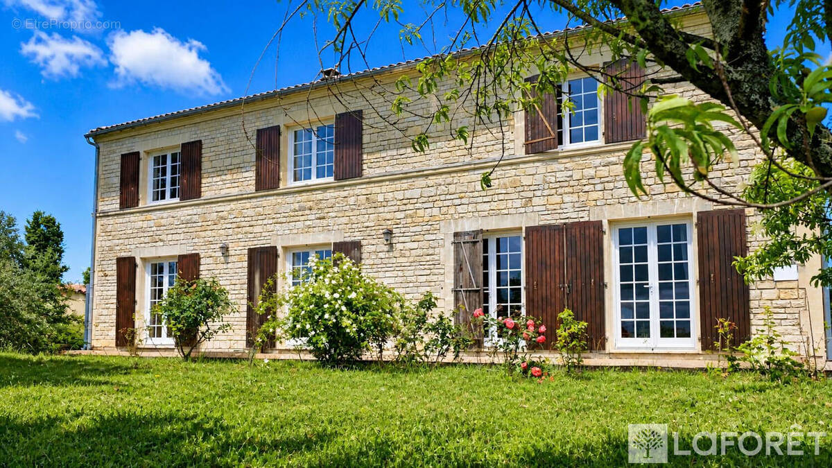 Maison à CHERAC