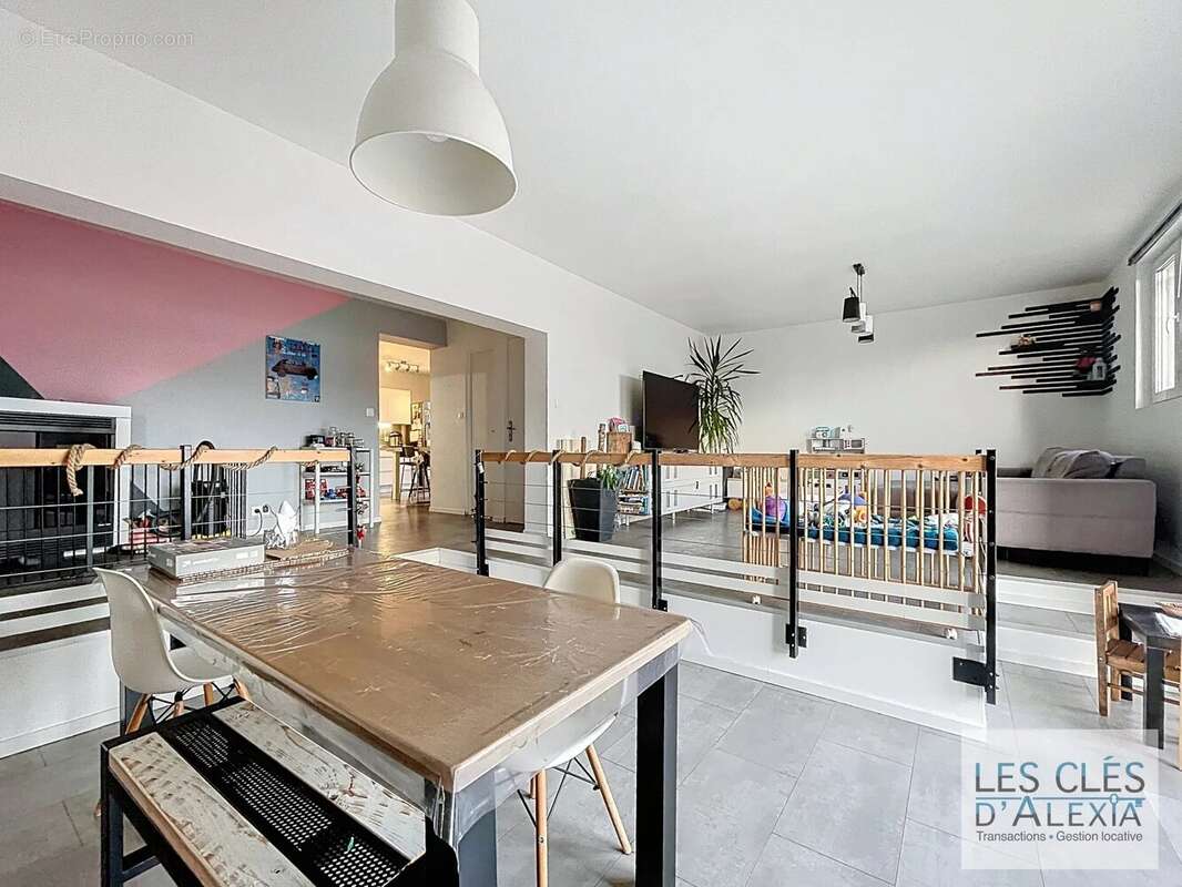 Maison à PONT-EVEQUE