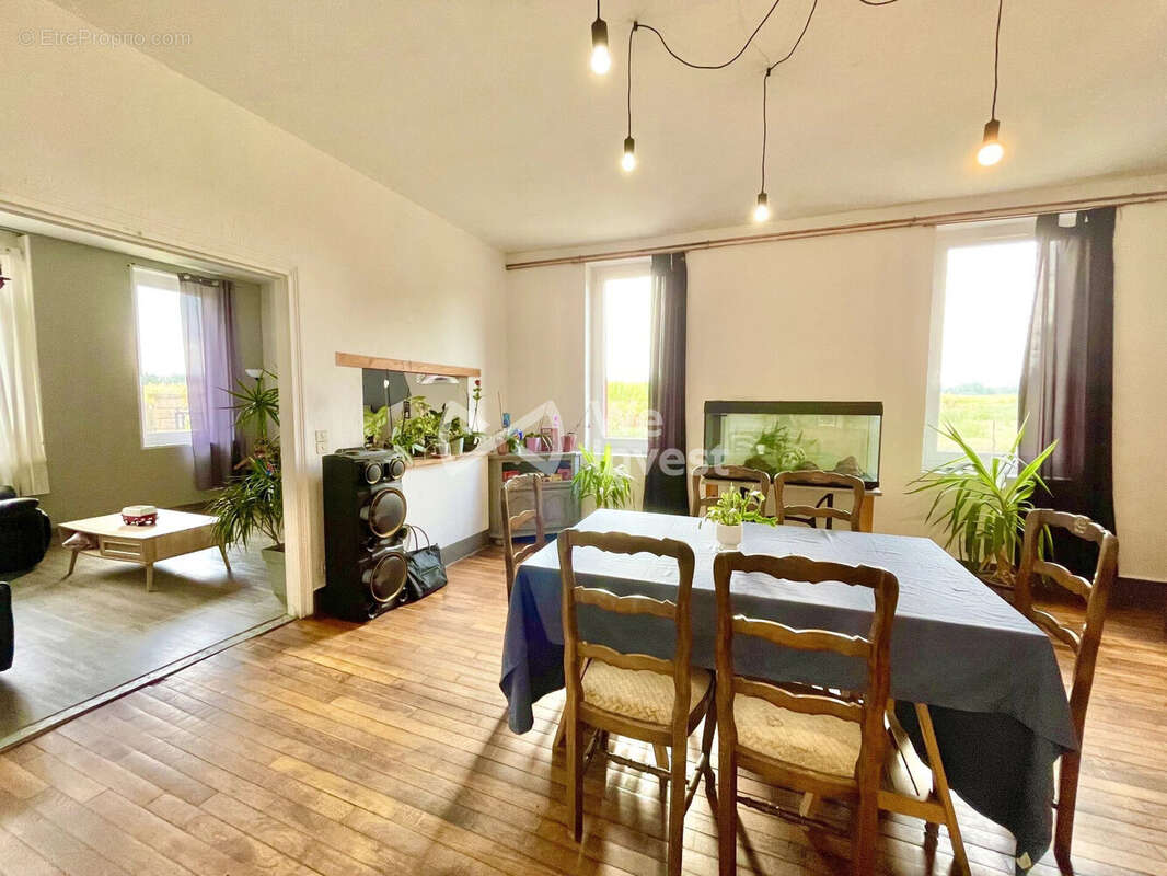 Maison 186 m² à Luzillat  - photo 3