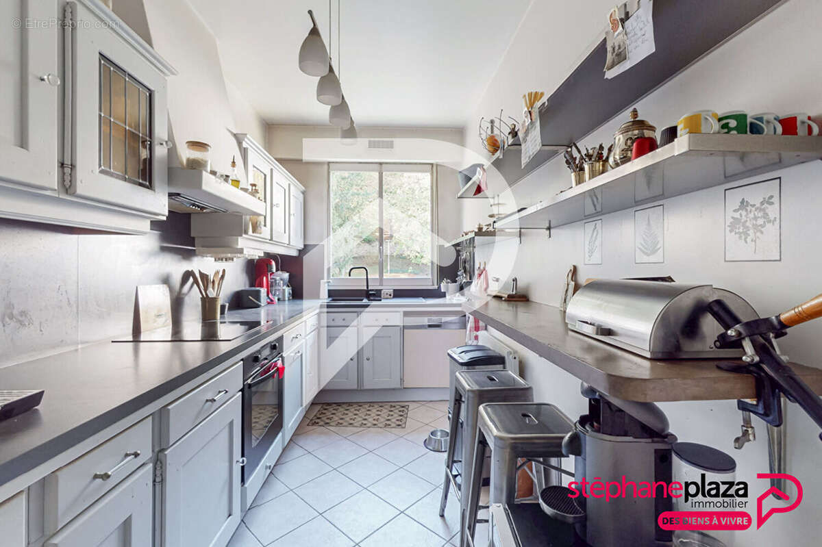 Appartement à LE MESNIL-LE-ROI