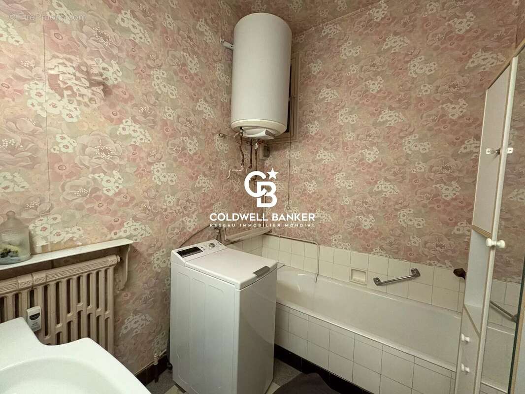 Appartement T2 à vendre à Annecy 74000 centre proche lac avec cachet et fort potentiel - photo 6