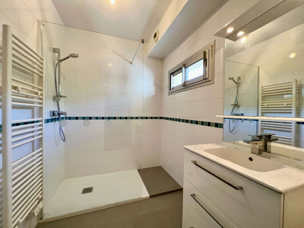 Appartement à SAINT-LAURENT-DU-VAR