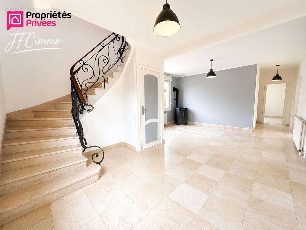 Maison Soissons 240 m2 terrain de 1600m2 - photo 7