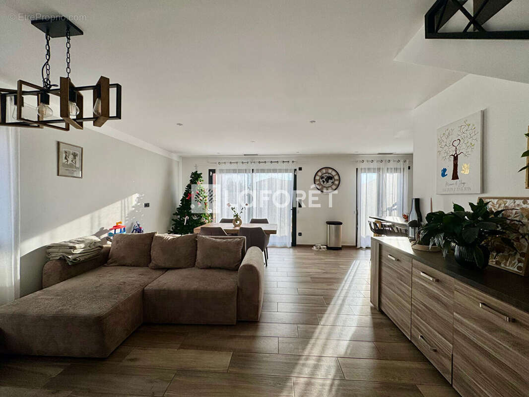 Maison à PEZILLA-LA-RIVIERE