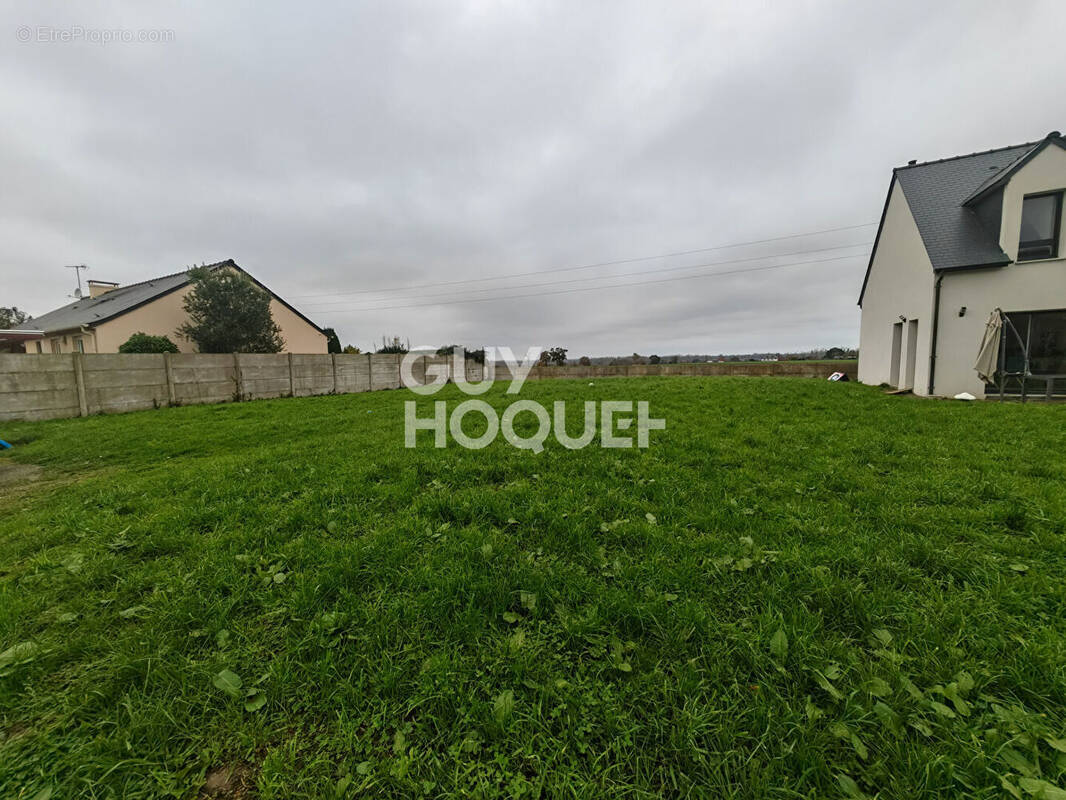 Terrain à DOL-DE-BRETAGNE