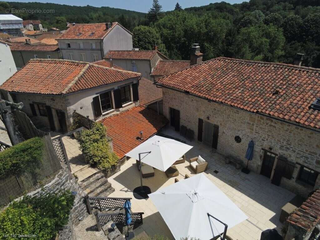 Maison à NANTEUIL-EN-VALLEE