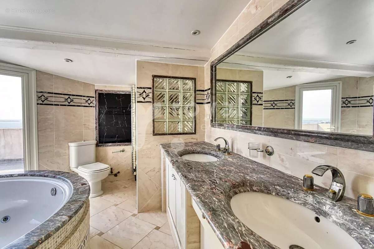 Maison à MANDELIEU-LA-NAPOULE