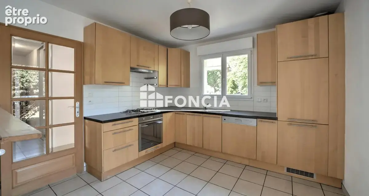 Belle maison mitoyenne par le garage, idéale pour une famille en quête de calme et d'espace - photo 4
