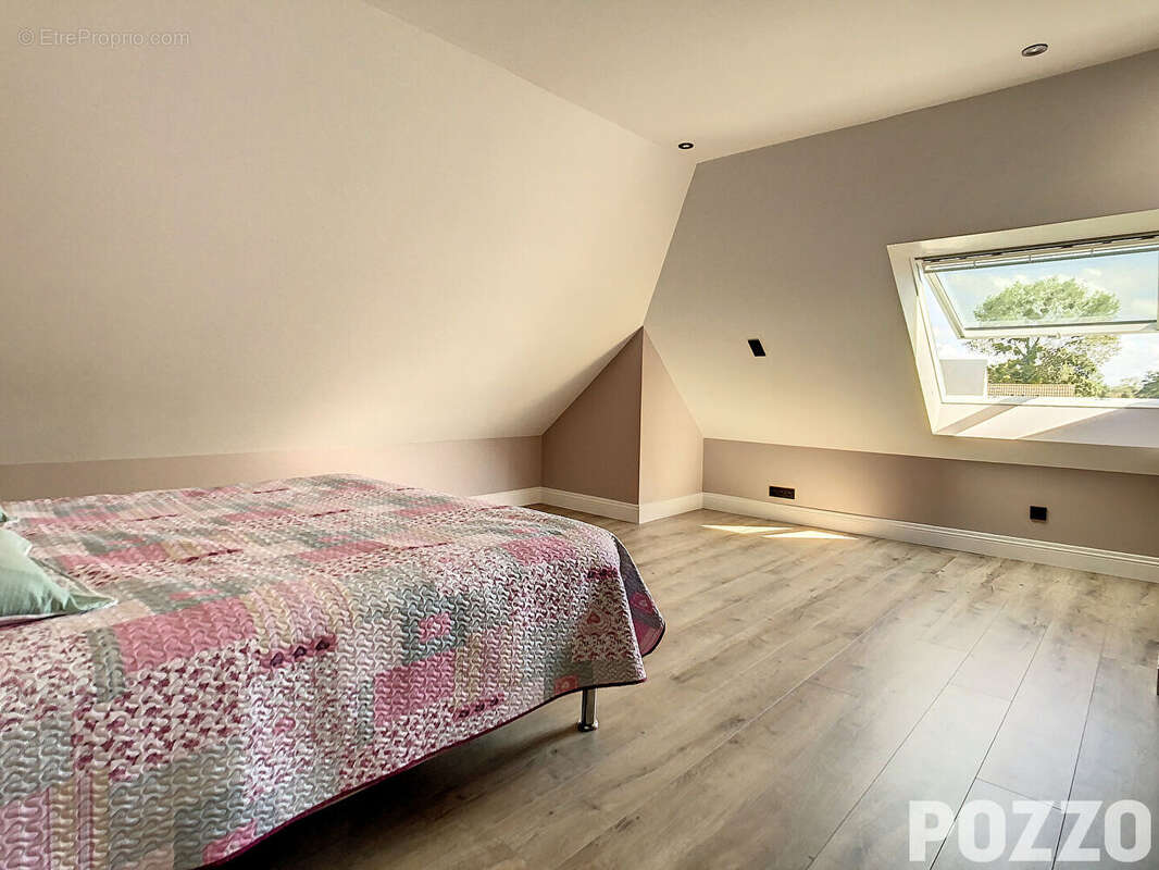 Maison récente de 276 m² à Coudeville Sur Mer (50290) - photo 12
