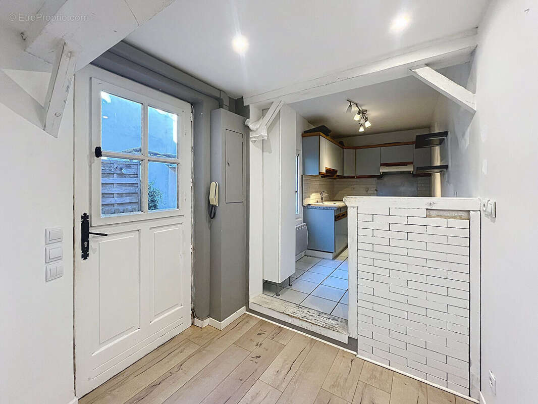 Appartement à NEAUPHLE-LE-CHATEAU