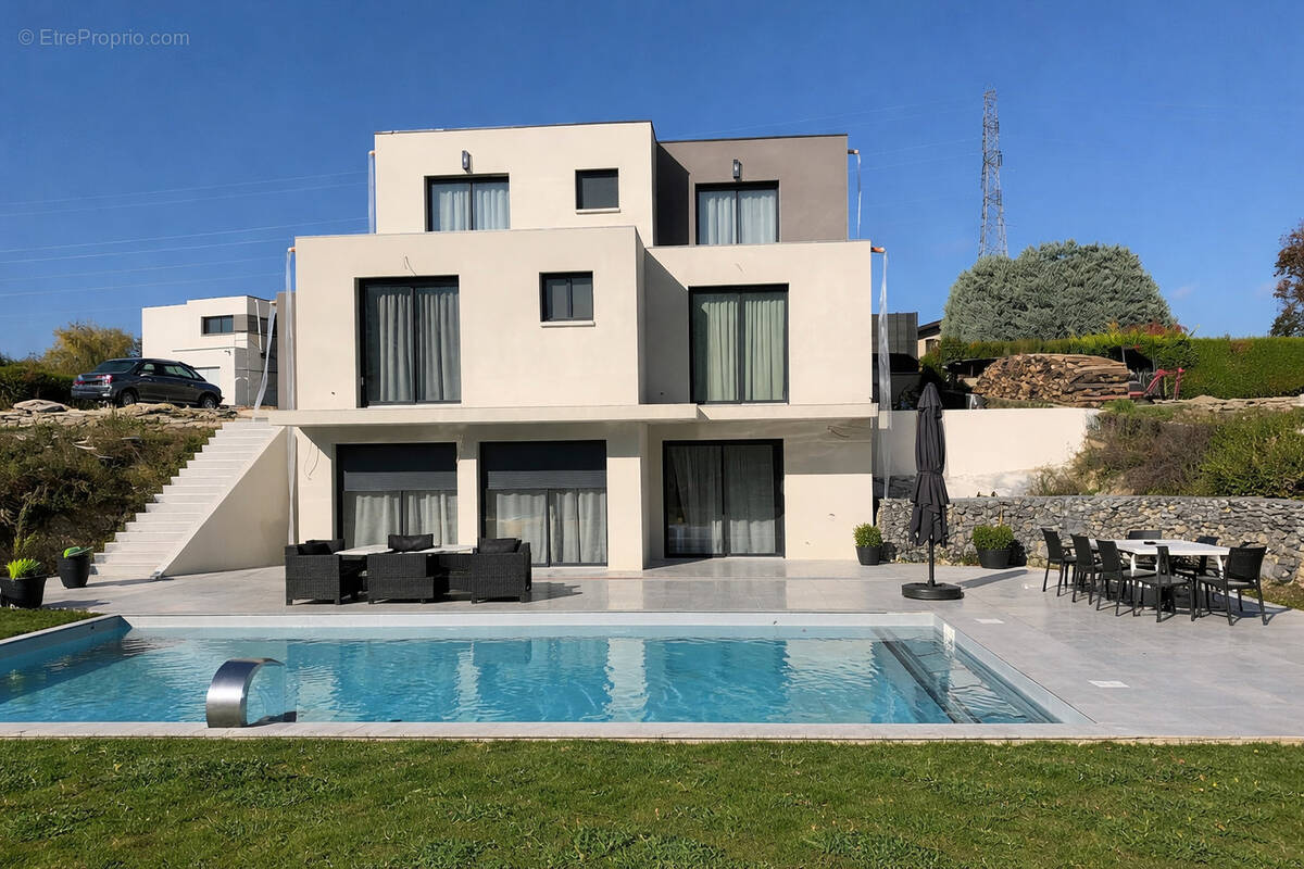 Maison à SAINT-CERGUES