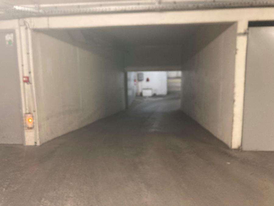 Parking à PARIS-15E