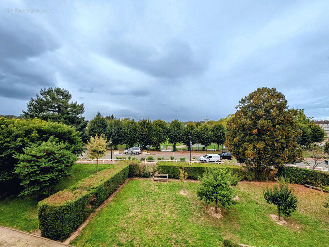 Appartement à LE MESNIL-LE-ROI