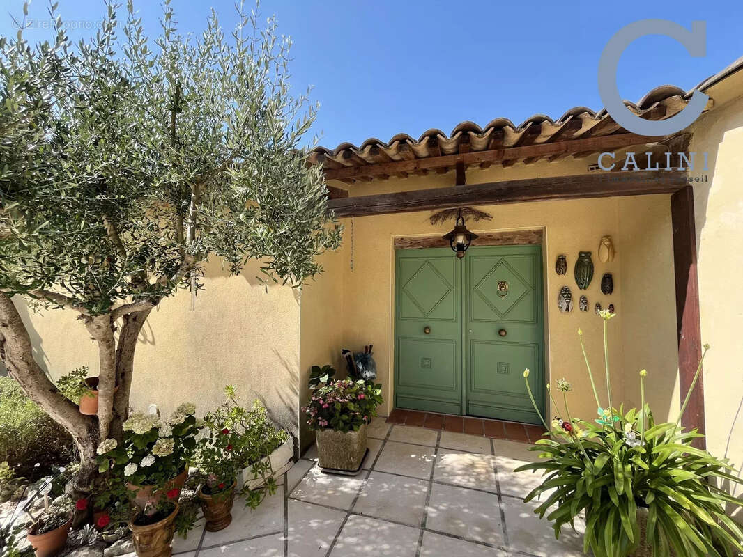 Maison à GARRIGUES-SAINTE-EULALIE