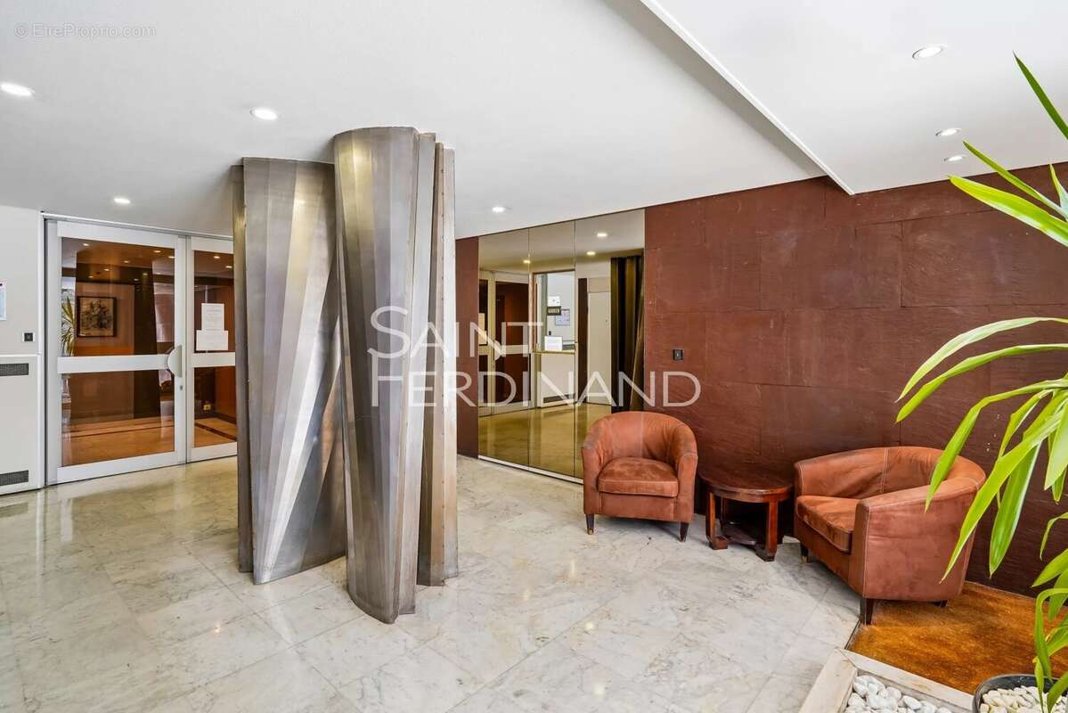 Appartement à NEUILLY-SUR-SEINE