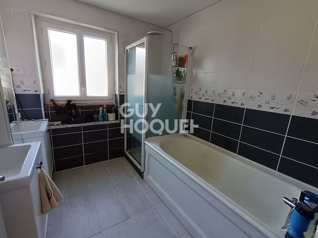 Maison à NOIRETABLE