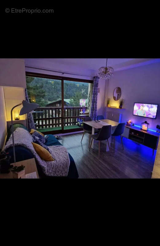 Appartement à GREOLIERES