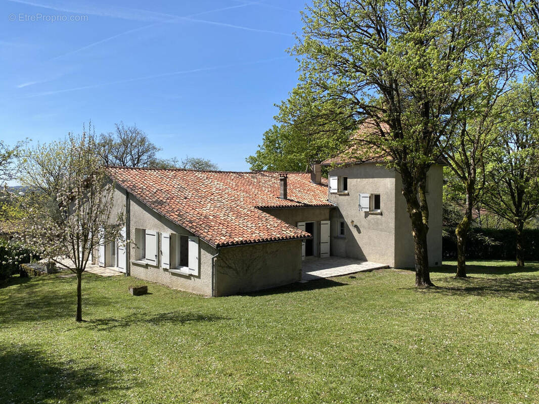 ARRIERE FACADE - Maison à MONTMOREAU-SAINT-CYBARD