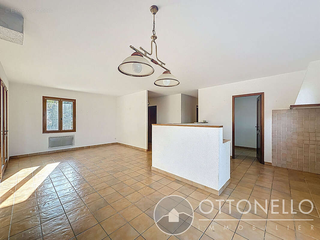 Maison à ROQUEBRUNE-SUR-ARGENS
