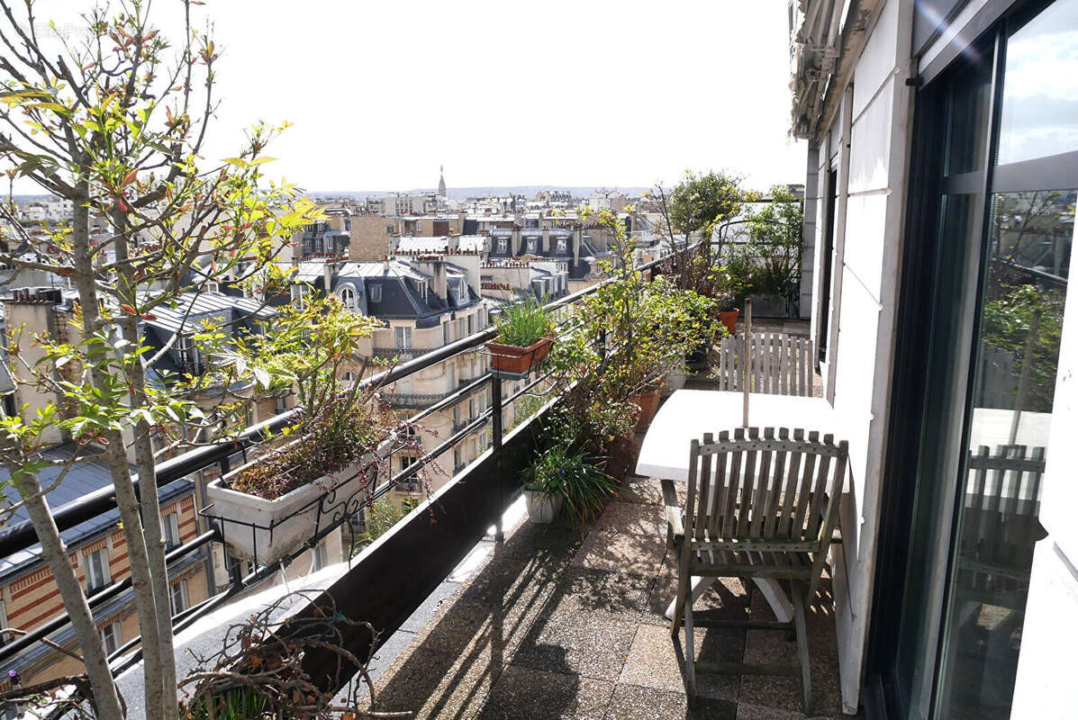 Appartement à PARIS-16E