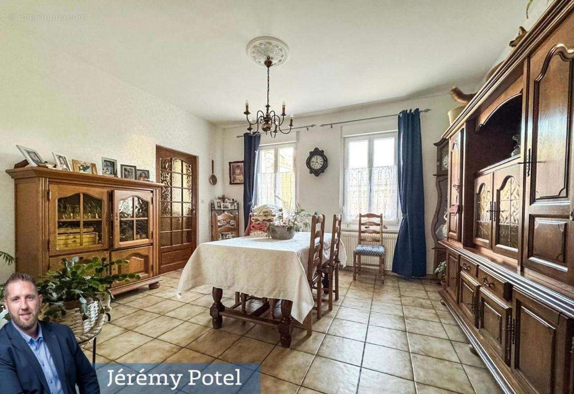 Maison à AVESNES-LES-AUBERT