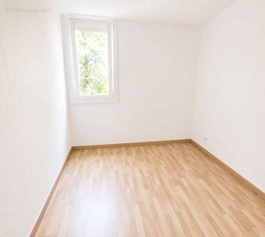 Vend Appartement 3P 70m2 Carros - photo 7