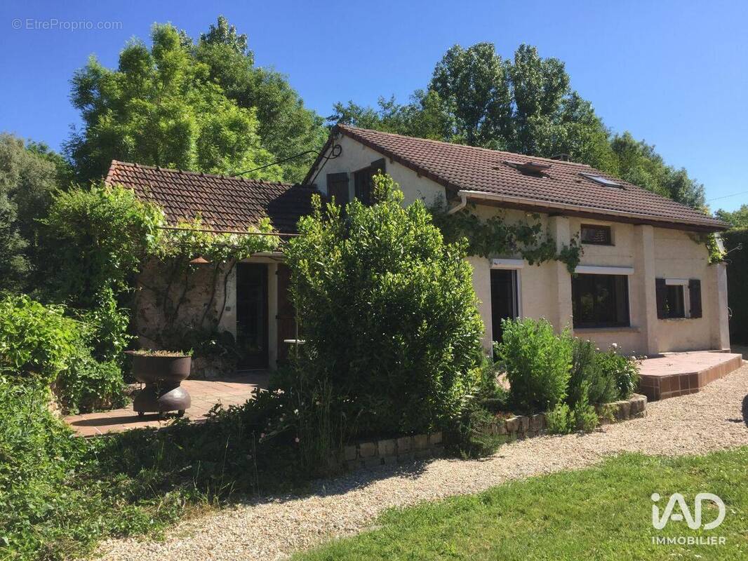 Photo 1 - Maison à SAINT-CYR-SUR-MORIN
