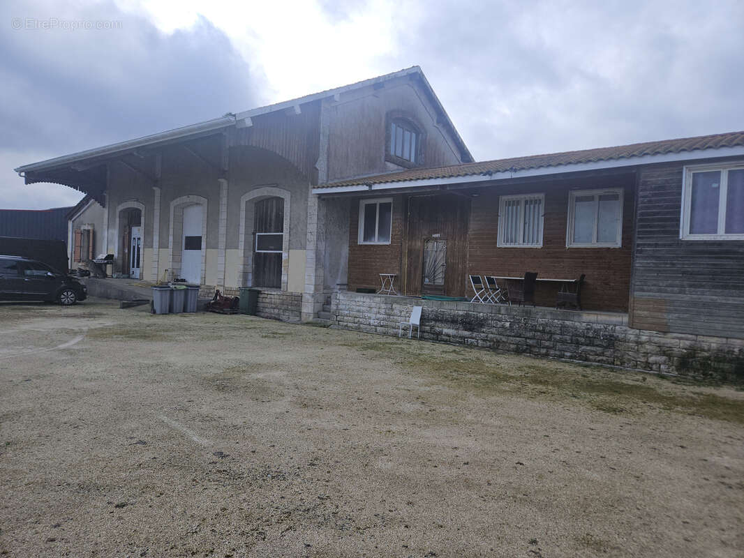 Local d activite - photo 2