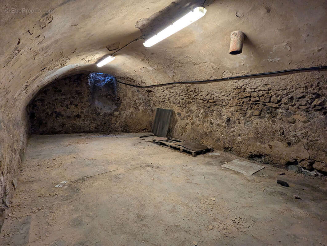 Commerce à SALERNES