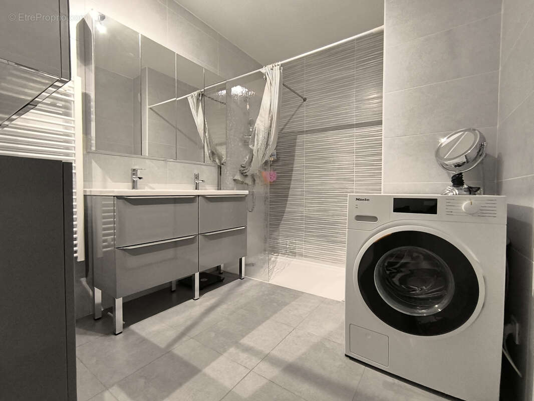 Appartement à SIX-FOURS-LES-PLAGES