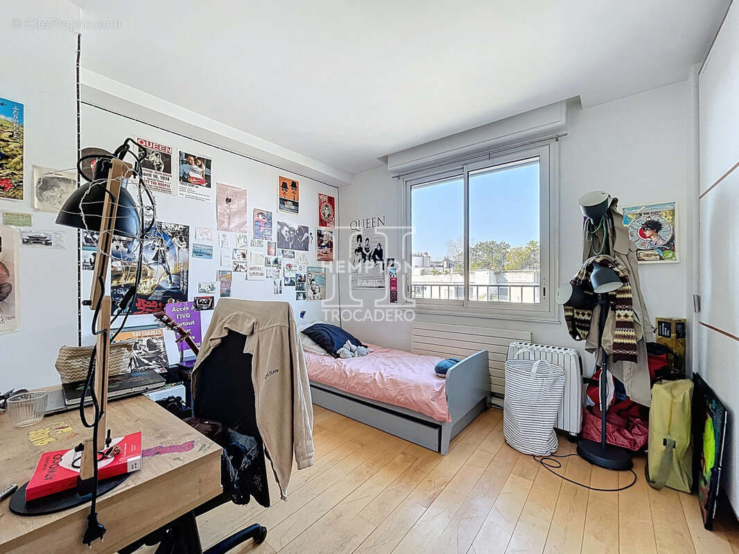 Appartement à PARIS-16E