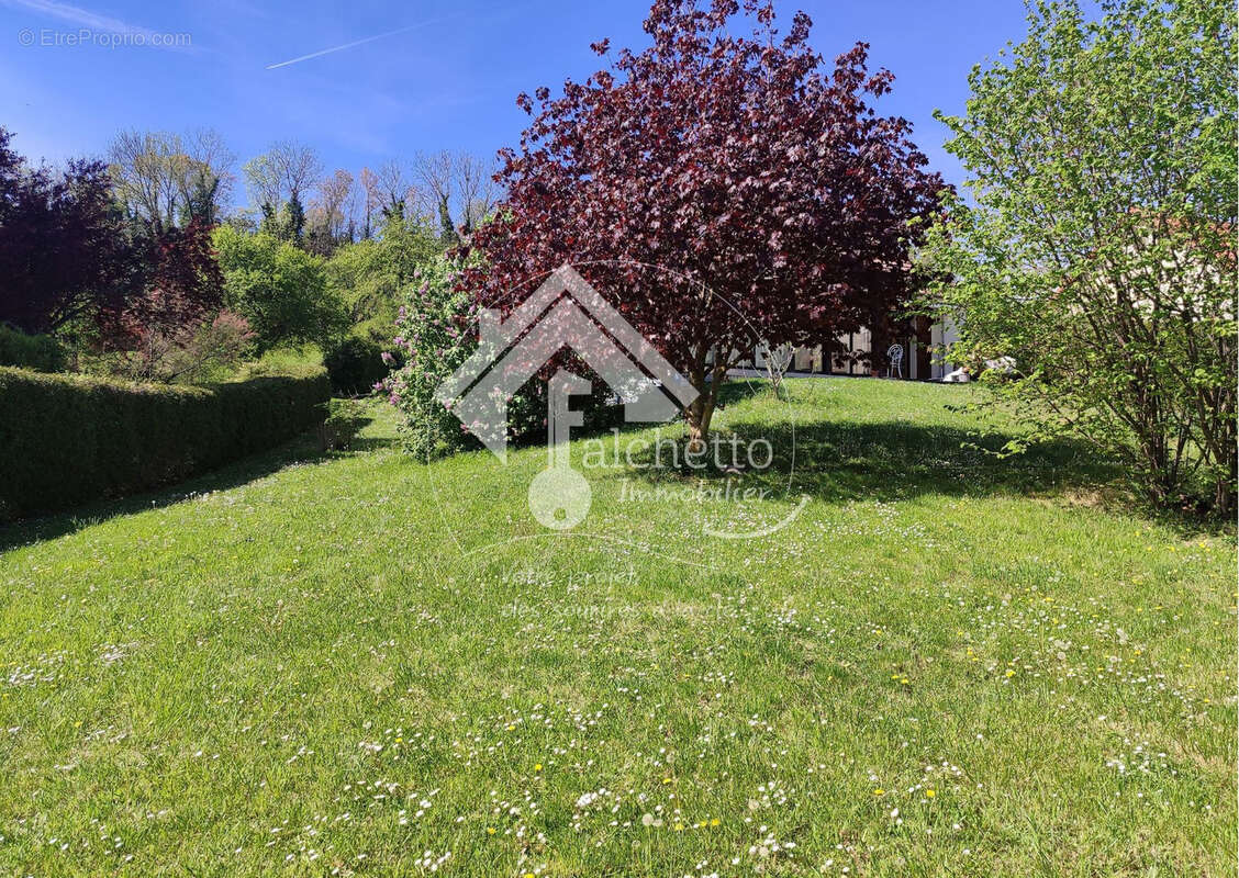 Maison à LA ROCHE-BLANCHE