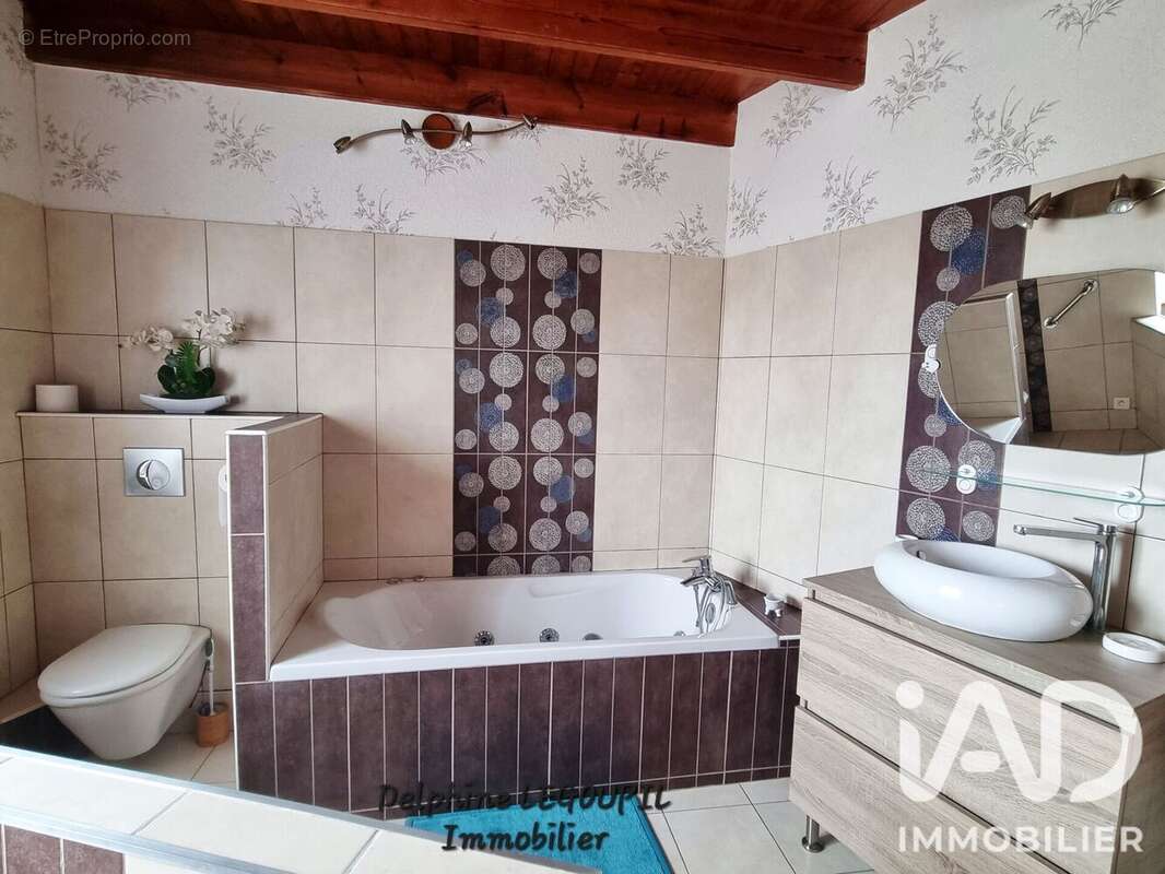 Maison 104 m² à Reville  - photo 7