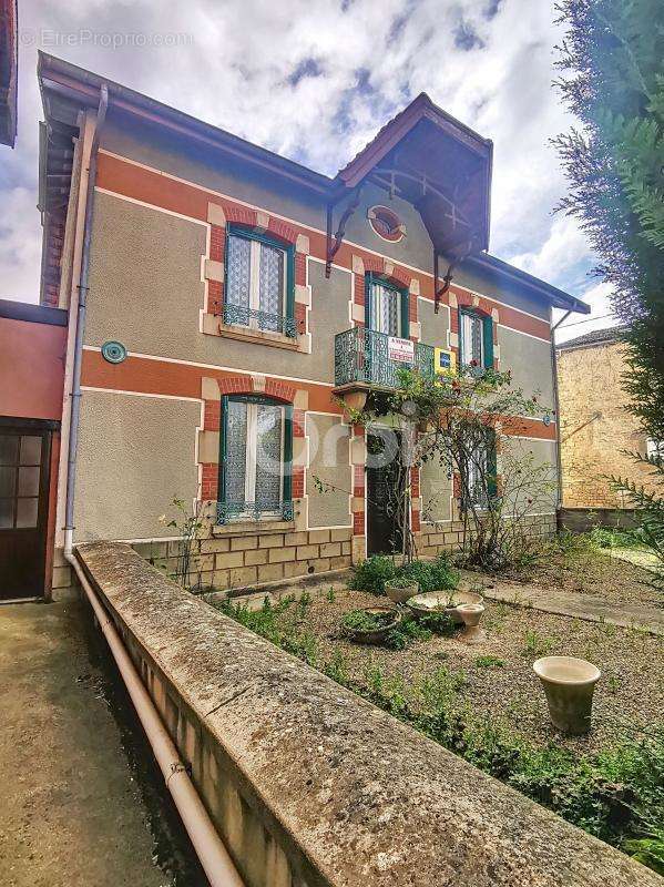 Maison à DOULEVANT-LE-CHATEAU