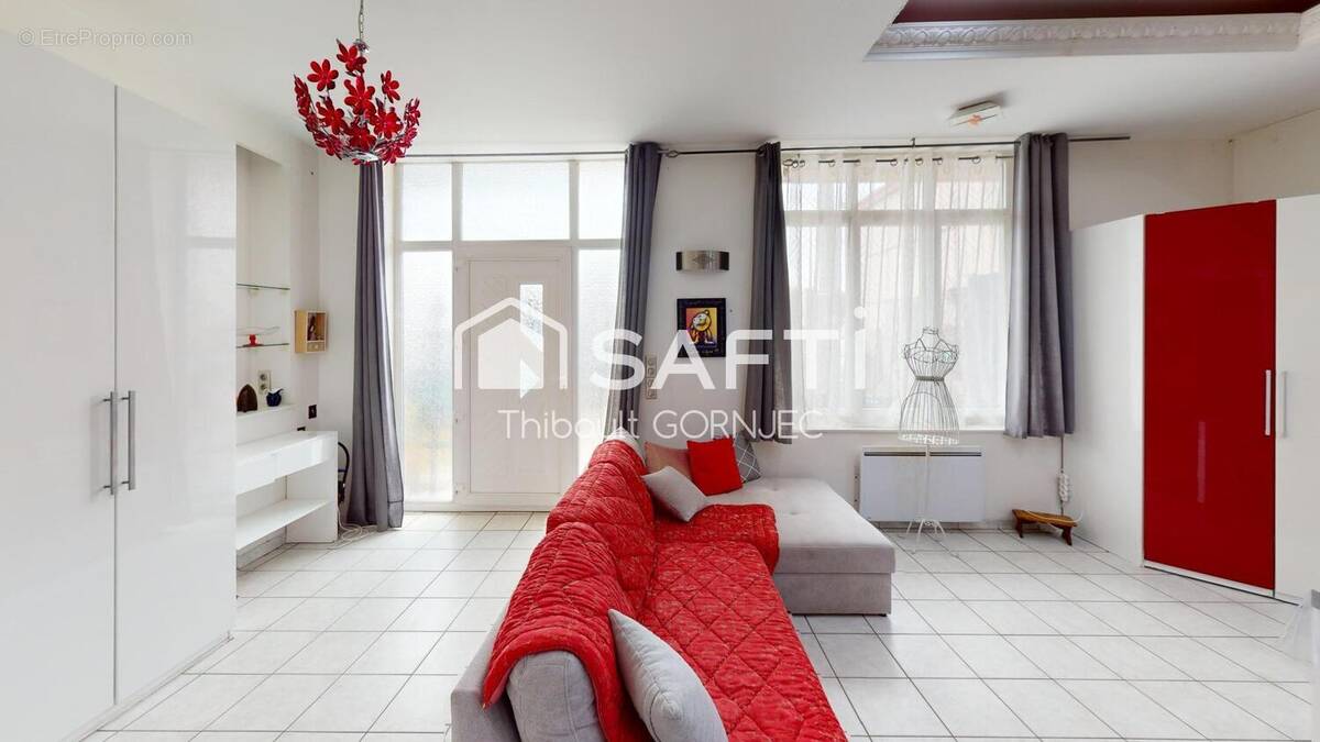 Appartement 400 m² à Dordives  - photo 1