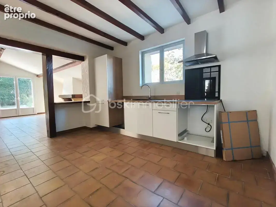 Maison individuelle, en ville, avec garage et jardinet. Trois chambres - photo 4